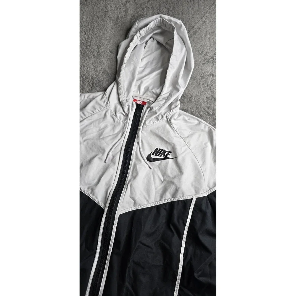 NIKE Sportswear Windrunner Jacket Women's Medium Black White Lightweight Running